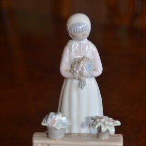 FLAVIA “Flowers Are a Bunch” Porcelain Flower Stand Figurine